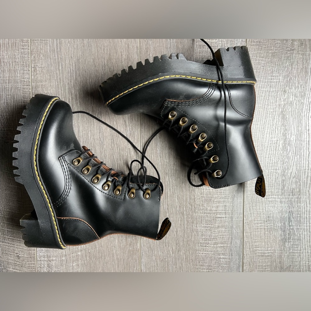 Dr. Martens - Leona women boots